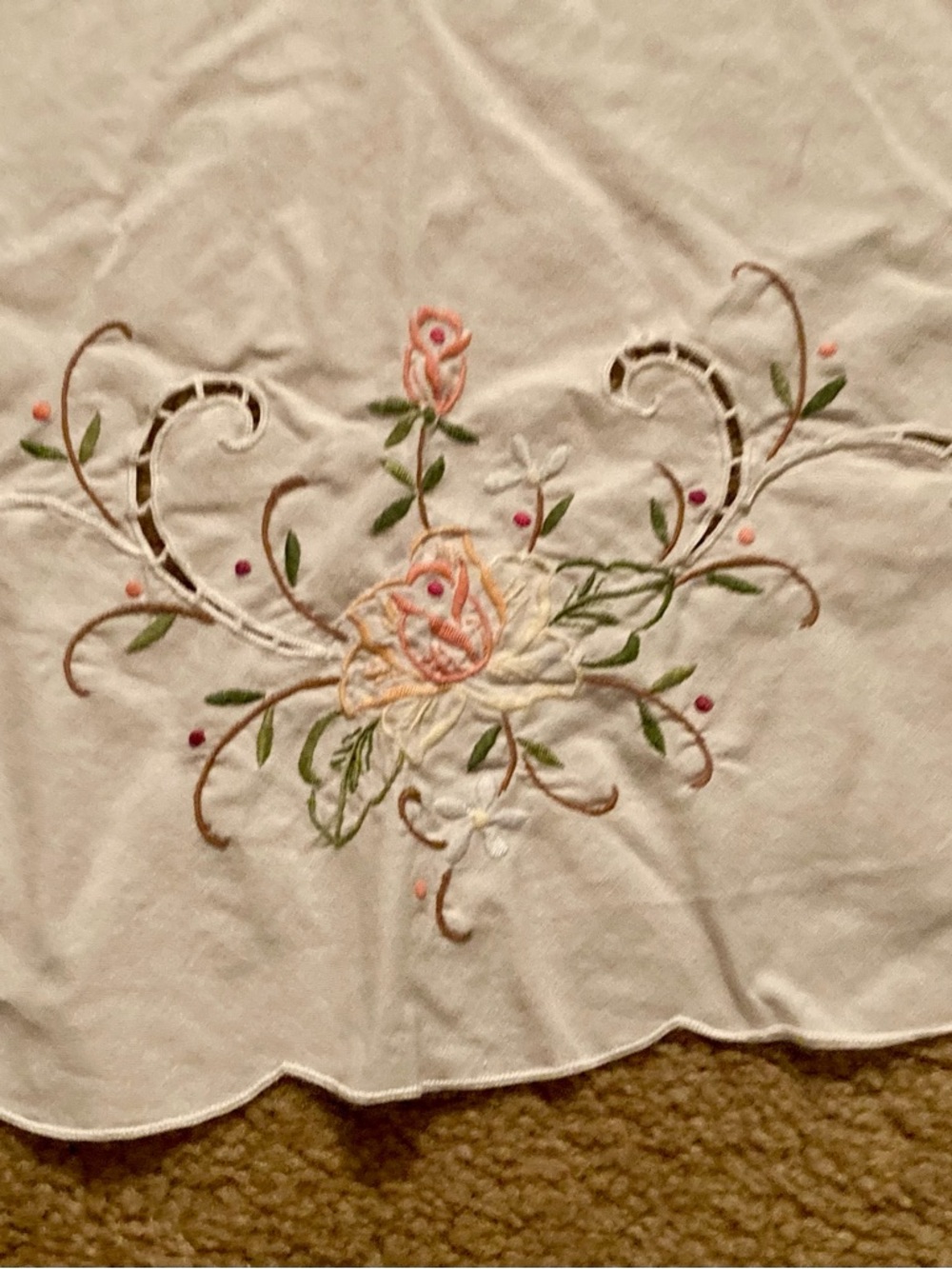 Round Tablecloth. Handmade - Picture 4 of 5